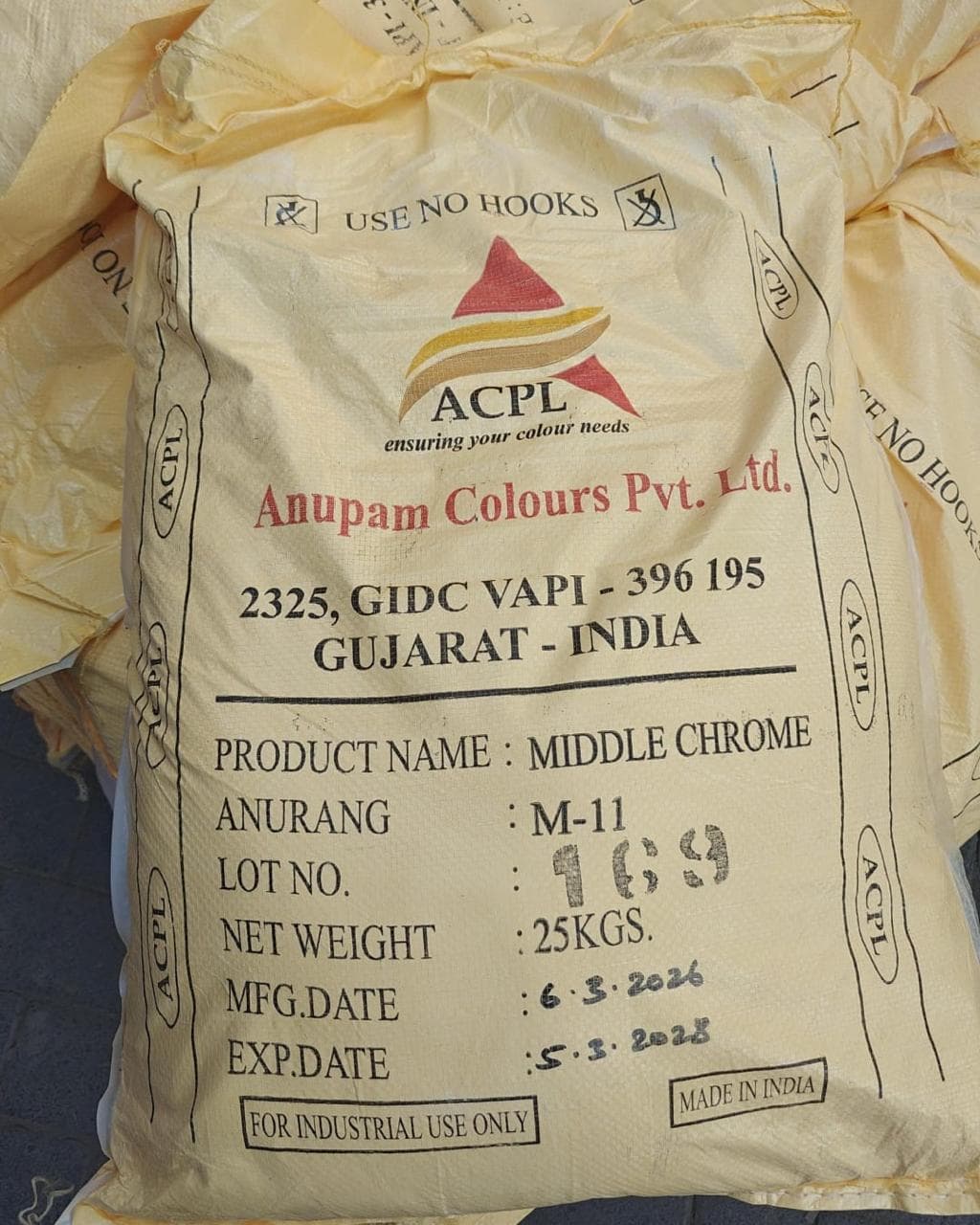 MIDDLE CHROME colorant packaging by ACPL