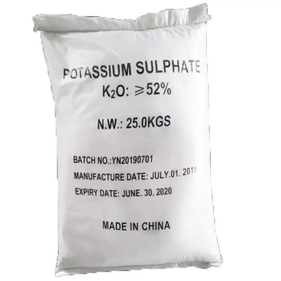 White crystalline solid Potassium Sulphate used in agriculture and fertilizers