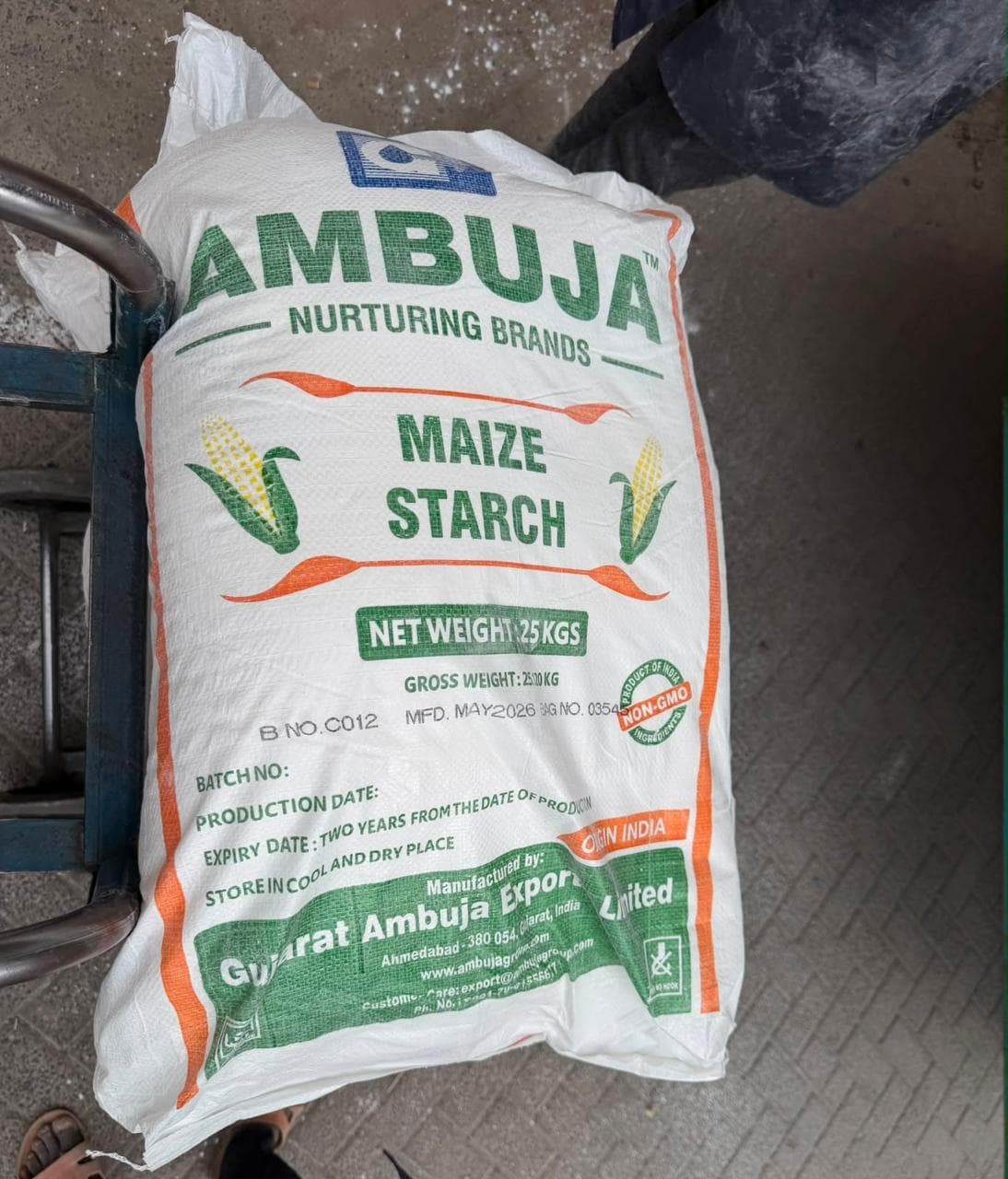 Image of Maize Starch packaged in a 25 kg bag from AMBUJA.